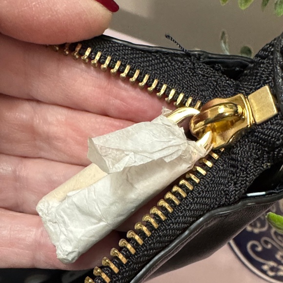 Marc Jacobs Black Leather Crossbody Bag - Picture 4 of 10